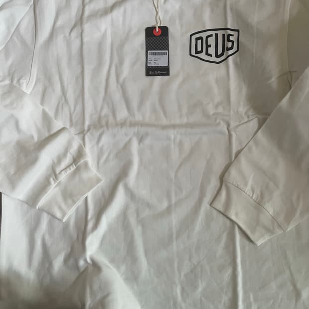 데우스 서울 긴팔티 화이트 xxl 새상품