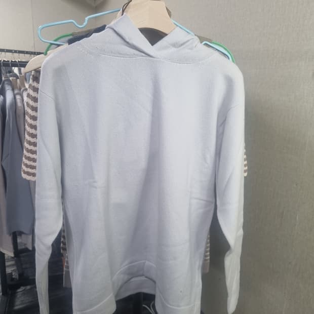 이태리 명품 브랜드 안드레모리스
100% 캐시미어 후드 니트