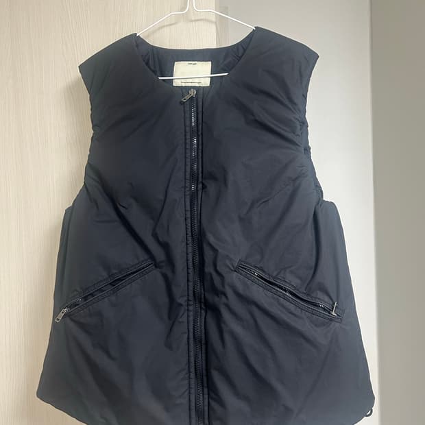 포터리 니트베스트 2사이즈 팝니다.