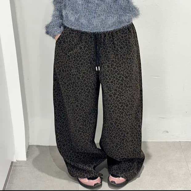 레오파드 트레이닝바지 (한번착용)