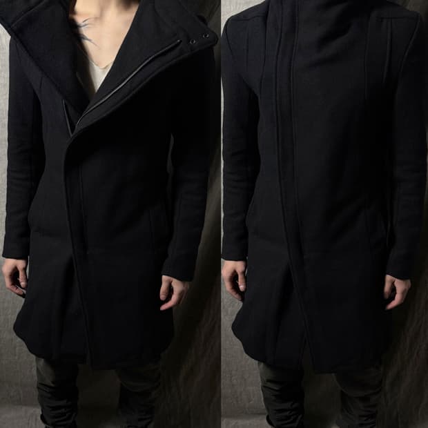 Schlüssel Asymmetric High-Neck Wool Coat