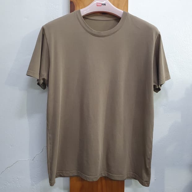 유니클로 라운드 반팔티(105)