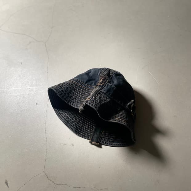 캐피탈 Bucket Hat