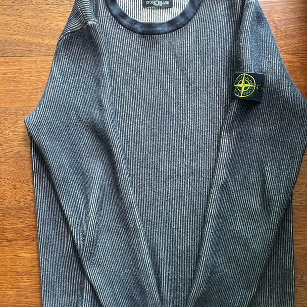 스톤 아일랜드 플리츠 니트