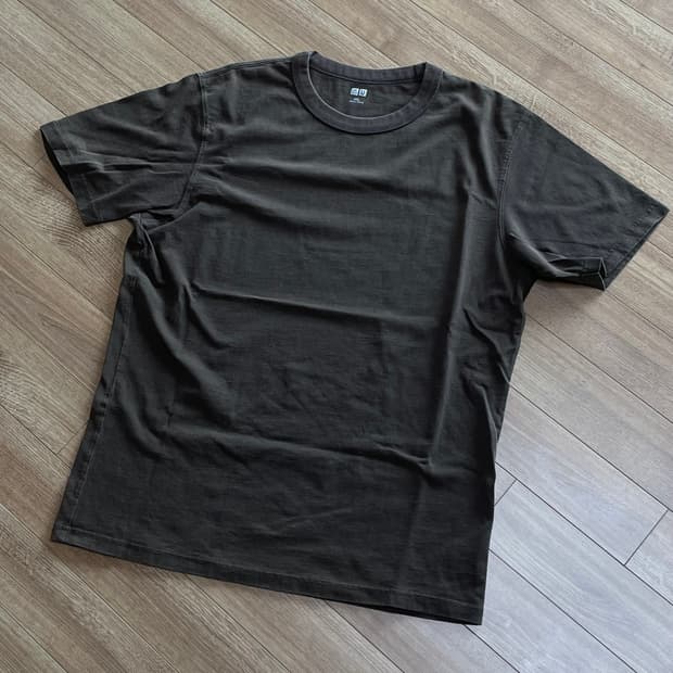 유니클로 U 티셔츠 브라운