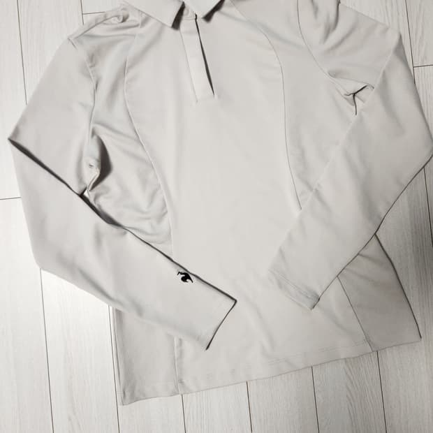 르꼬끄 여성 긴팔 카라 티셔츠 사이즈s

오염 하자없이 깨끗해요^^