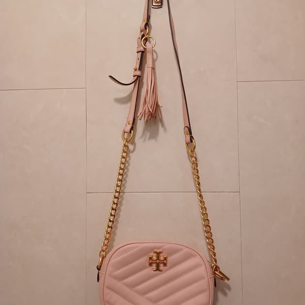 토리버치 정품 핑크 퀼팅 크로스백 