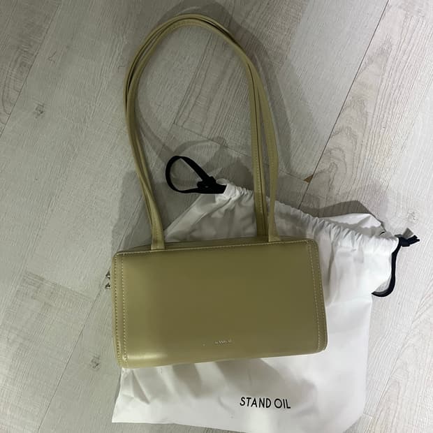 스탠드 오일 포스트백 샌드컬러 새상품