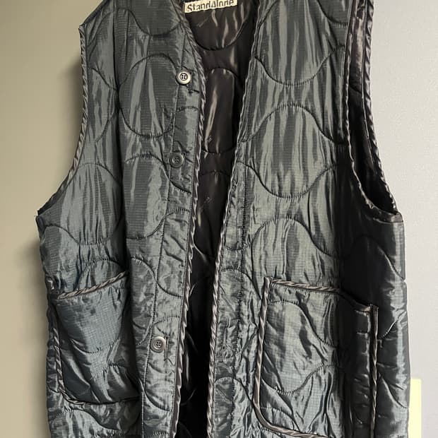 스탠드얼론 네이비 퀼팅 베스트