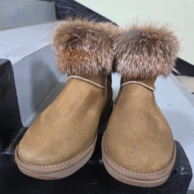 어그 오스트리아 프리미엄 폭스 미니 체스너트 부츠