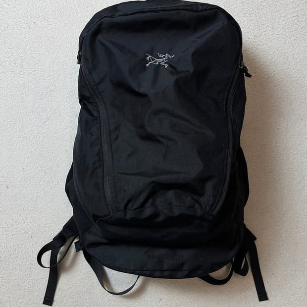 아크테릭스 맨티스 32 로고 백팩 Q1255