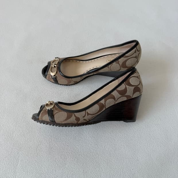 [6B]코치(COACH) 모노그램 웨지힐