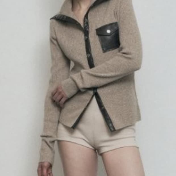 보헤미안서울 터틀넥 레더 포인트 니트 베이지