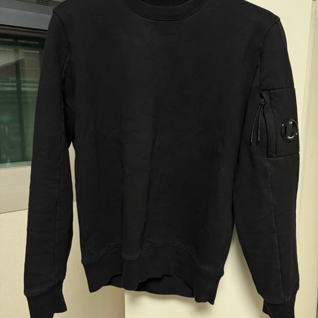 cp컴퍼니 다이애그널 맨투맨 S