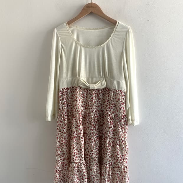 Floret lace u neck ribbon dress