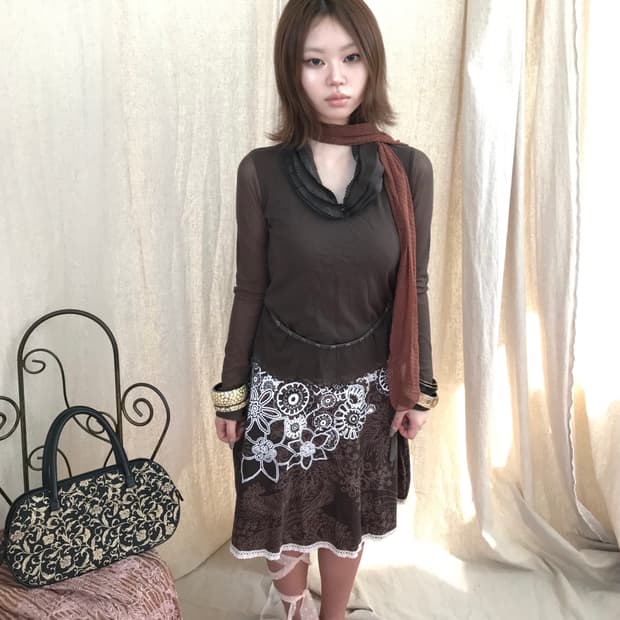 Set 러플넥 메쉬탑 & 데시구알 스커트 & 브릭 도트 스카프