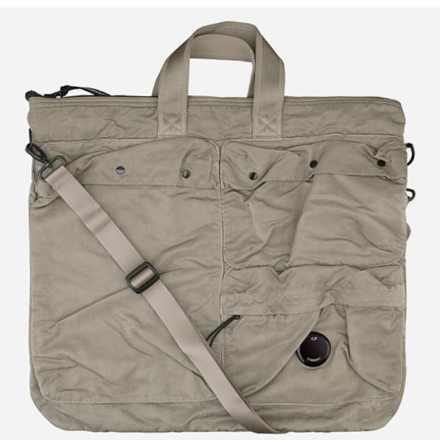 C.P컴퍼니 나일론B 숄더백 펀가이그레이 헬멧백