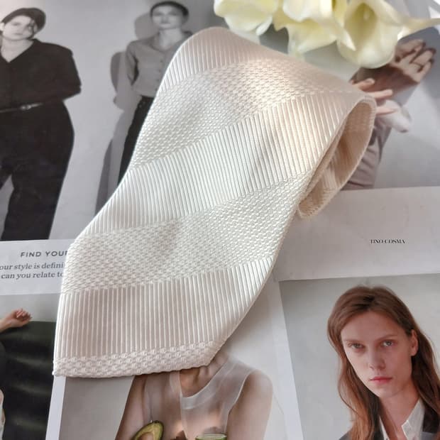 티노 코스마 실크 아이보리 패턴 넥타이 9.2cm A등급 A18990
