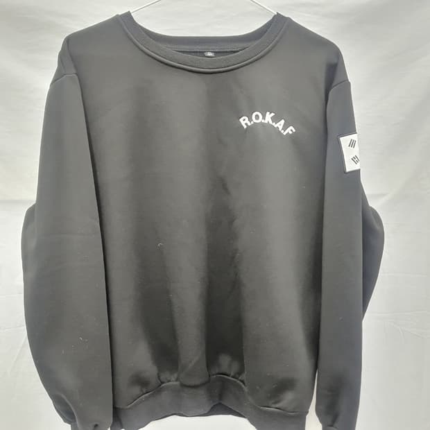 ROKA 검정 맨투맨 티셔츠 100