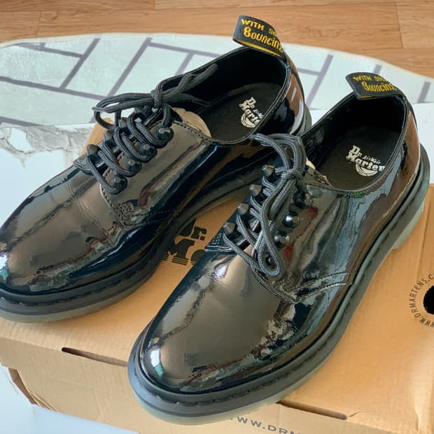 uk6 닥터마틴 스미스 스터드 페이턴트 더비슈즈