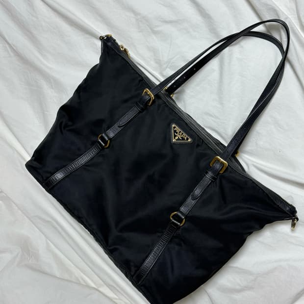 (정품)프라다 금장 나일론 보부상 숄더 크로스백