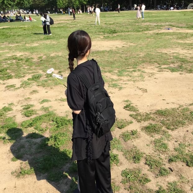 프릴 롱 반팔 티셔츠 블랙