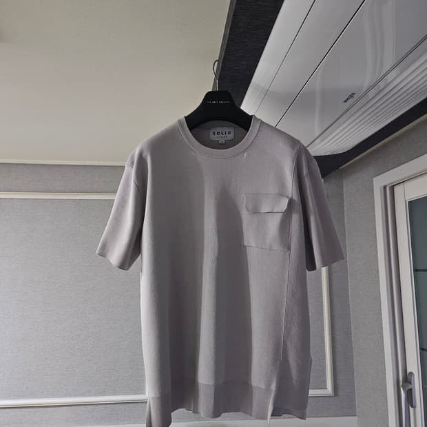 [거의 새것] 솔리드옴므 니트 포켓 반팔 티셔츠 48