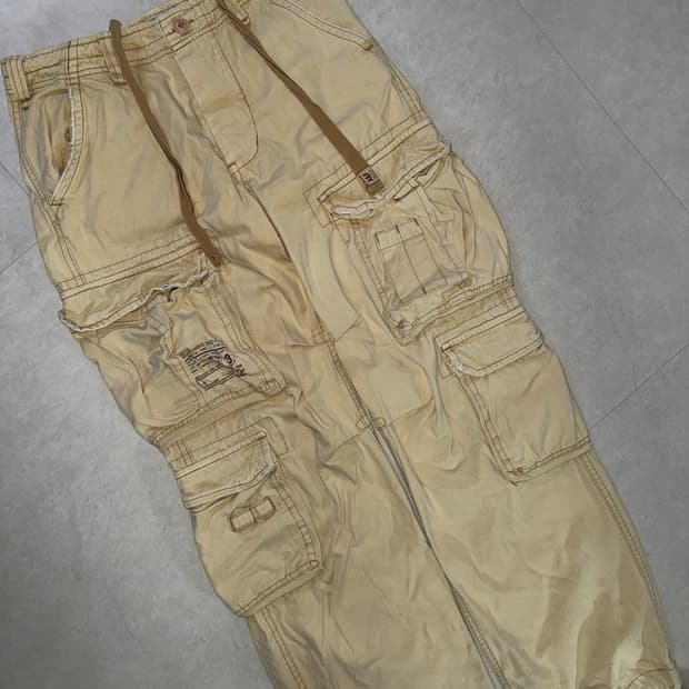 베이지 포켓 카고 바지