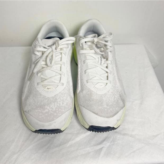 나이키 버세어SE 여성운동화 235 