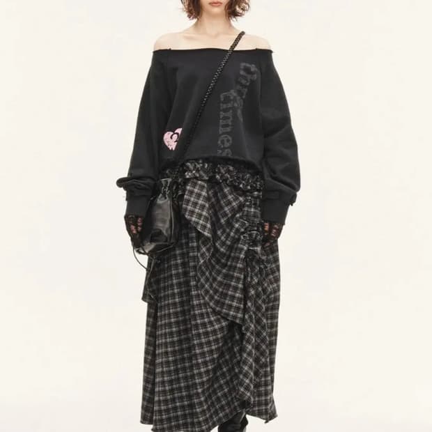 쓰리타임즈 오프숄더 맨투맨 Heart #3 off top