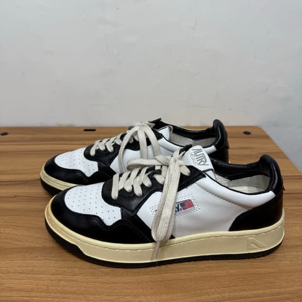 오트리 메달리스트 로우탑 스니커즈 40사이즈