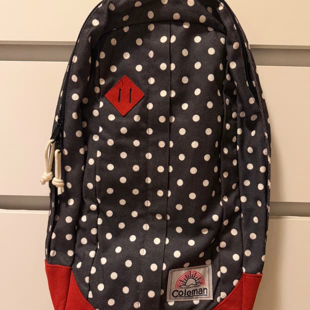 콜맨 도트 백팩