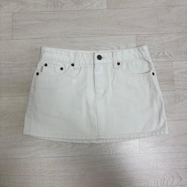 글로니 더 벨라 스커트 화이트