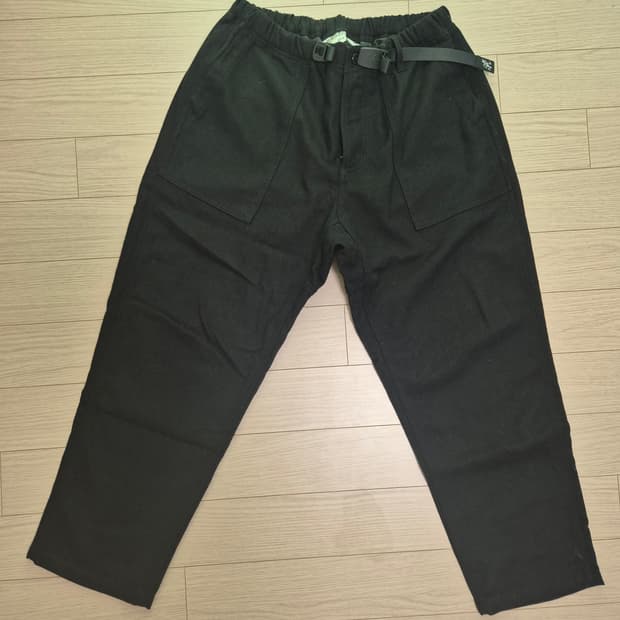 그라미치 루즈테이퍼드 울블렌드 팬츠 블랙