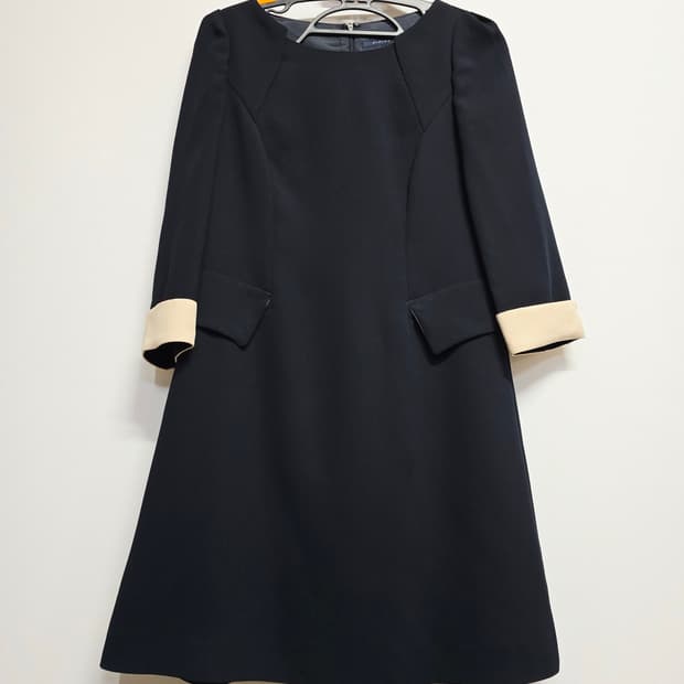 미니멈 배색 카라 원피스