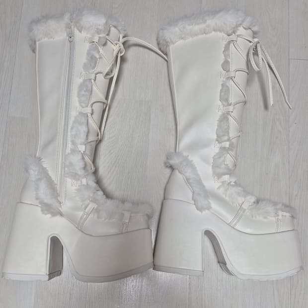 데모니아 카멜311 화이트 퍼 니하이 롱 부츠 240