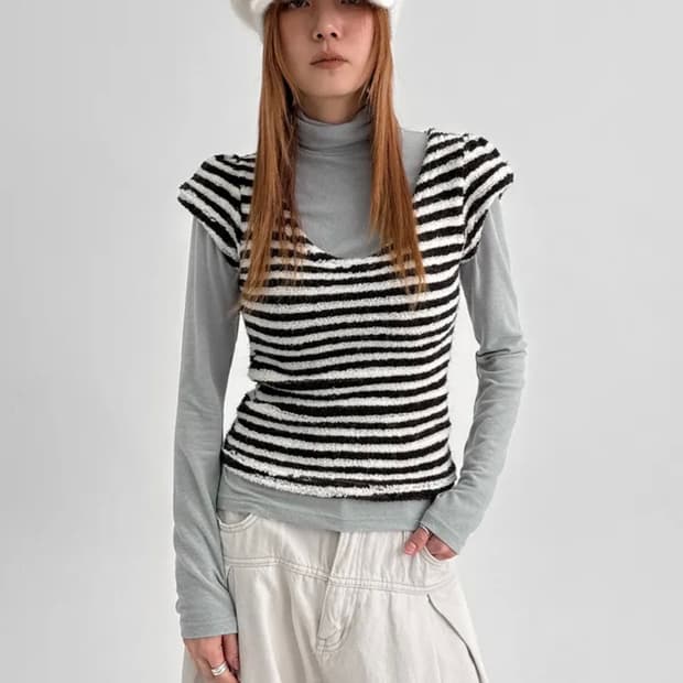블랙업 스트라이프 니트 반팔