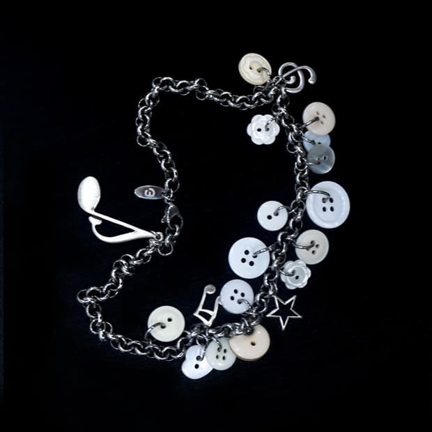 ℬ𝓊𝓉𝓉𝑜𝓃 𝒲𝒶𝓁𝓉𝓏 necklace 🎶