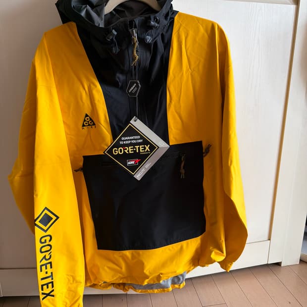 나이키 ACG 고어텍스 팩라이트 자켓 골드