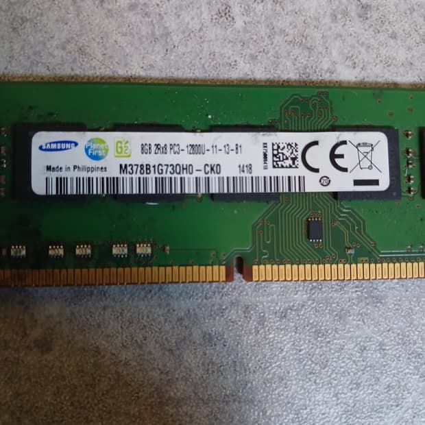 3개 ,삼성 DDR4 8 GB. 4GB 두개와 실리콘파워