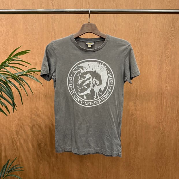 디젤 모히칸 헤드 그래픽 프린트 반팔 티셔츠 빈티지 로고 디테일 그레이