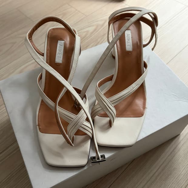 Arket mid heel sandals 아르켓미드힐 샌들 36size