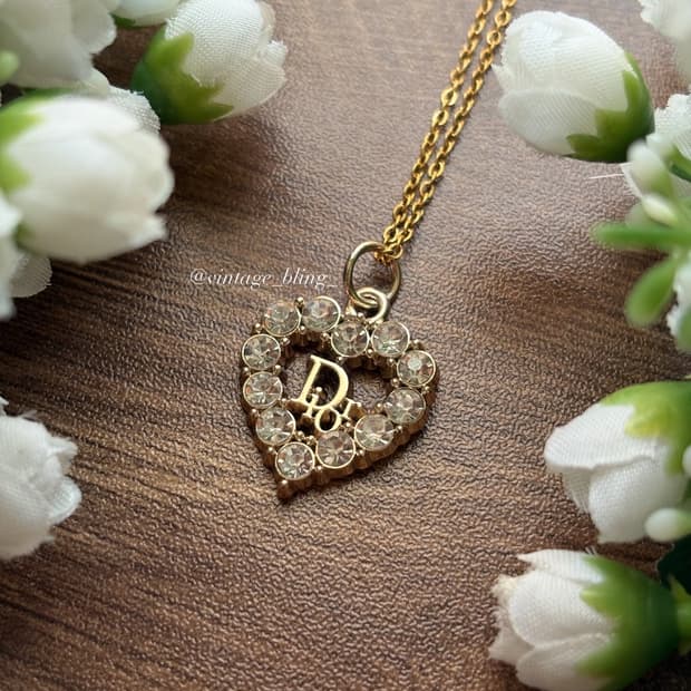 디올 스톤 하트 로고참 목걸이
