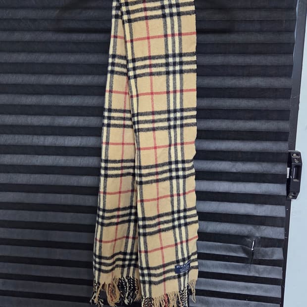 (정품) [버버리] 캐시미어 노바체크 머플러 판매합니다.