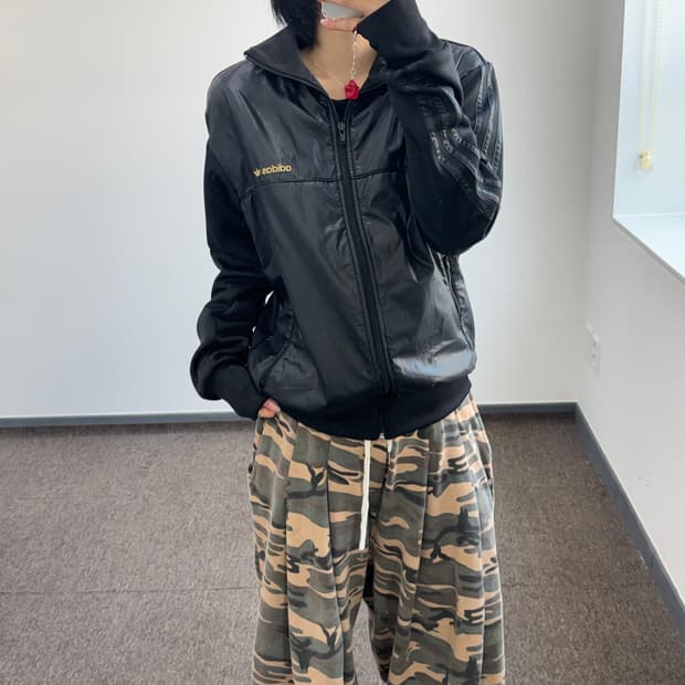 Adidas 아디다스 골드 로고 블랙 점퍼