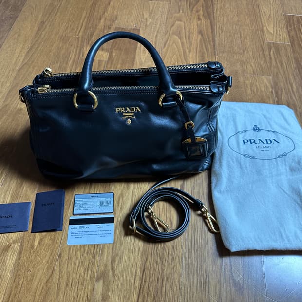 프라다 비텔로샤인