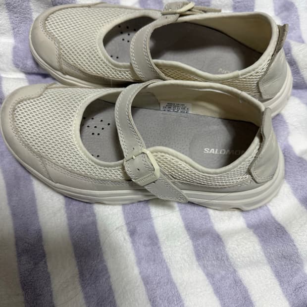 살로몬 RX 메리제인 아이보리 250사이즈 판매합니다