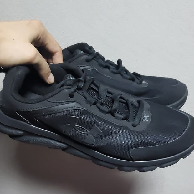 언더아머 벨로시티 슬라이드
언더아머 차지드 어썰트9 
275 사이즈 일괄