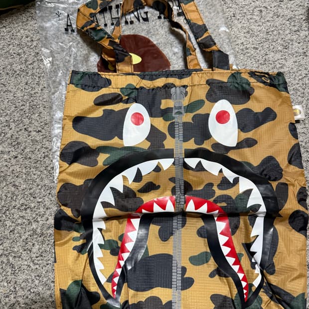 베이프 BAPE 카모 숄더백 새상품