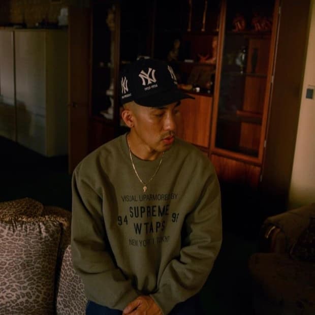 슈프림 x 더블탭스 맨투맨 블랙 Lsize